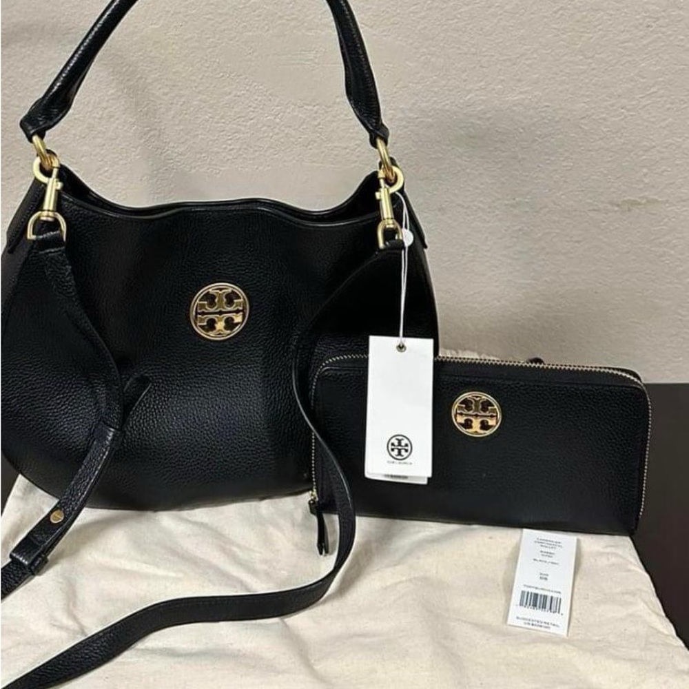 Tory bag with wallet together used two times looks brand new .